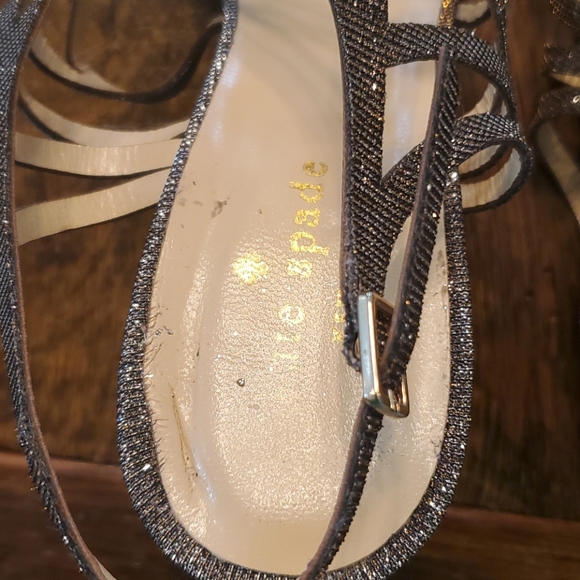 Kate Spade Metallic Strappy Sandal; sz 9B - Picture 9 of 9